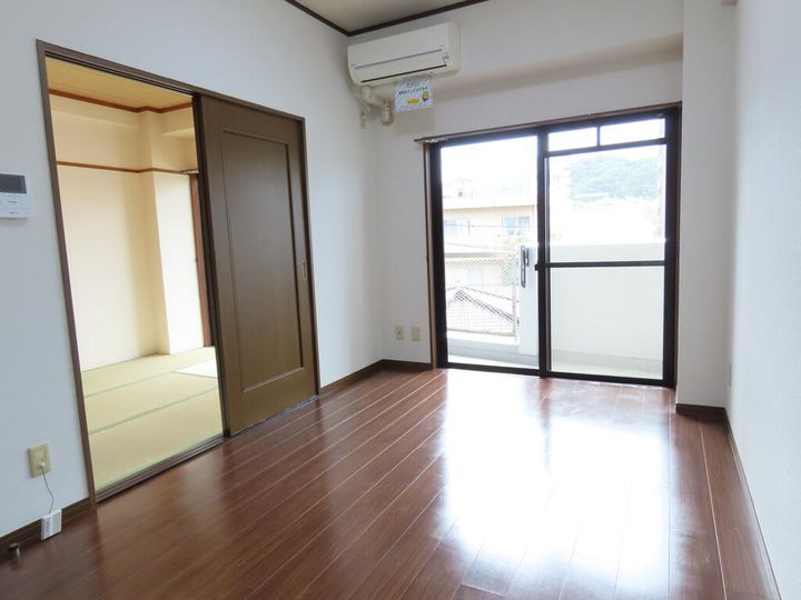 第3川尾ビルの居間