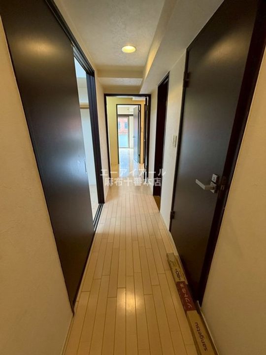 麻布東町マンションの玄関