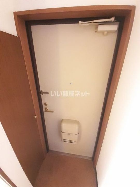 スプルース泉ヶ丘IIの玄関