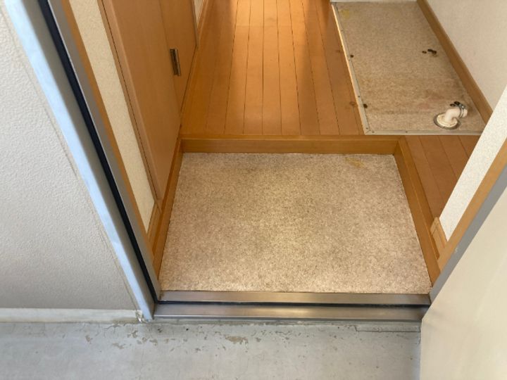 プラチナコート58番館の玄関