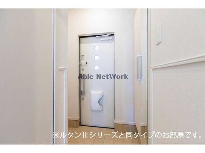 サンリットヒルの玄関