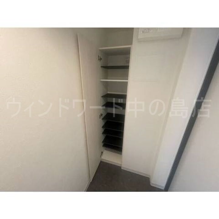 ヴレネージュ平岸WESTの玄関