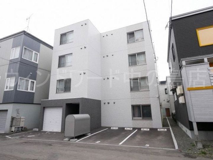 ヴレネージュ平岸WESTの外観