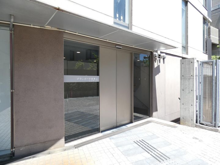 グランカーサ南青山の地図