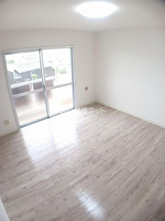 パークウェイ高島の居間