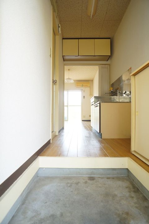 東京都日野市百草(アパート)の賃貸物件の玄関