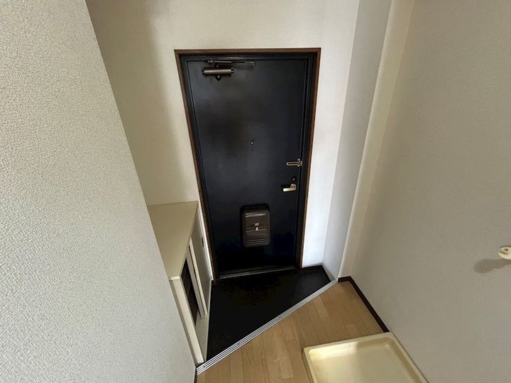 オーキスビルの玄関