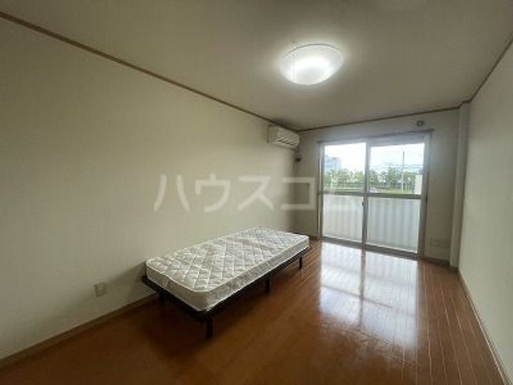 パレス中川2の居間