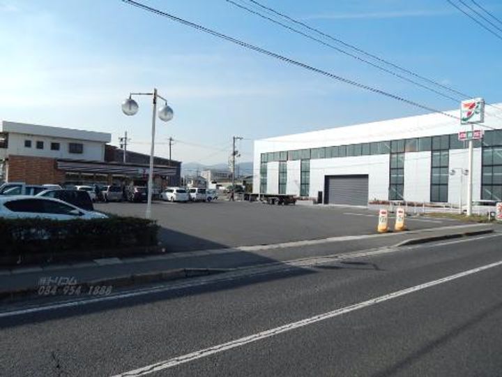 D-roomプエルトの周辺