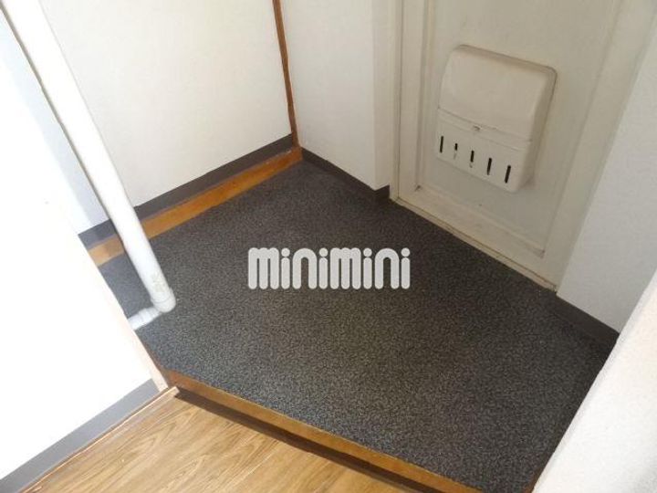 天王ハイツの玄関