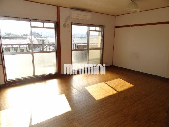 天王ハイツの居間