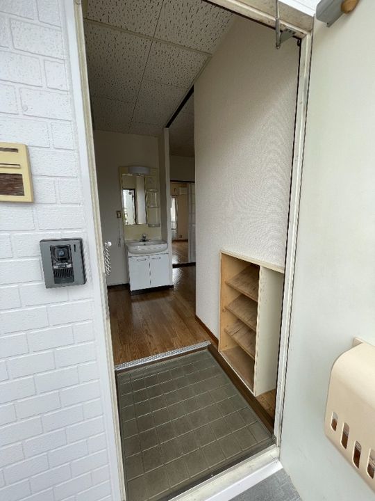 岡山県総社市中央6(アパート)の賃貸物件の玄関