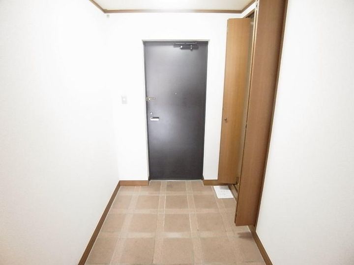 リアライズ山王の玄関