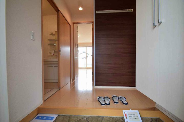 静岡県浜松市中央区富塚町(一戸建)の賃貸物件の玄関