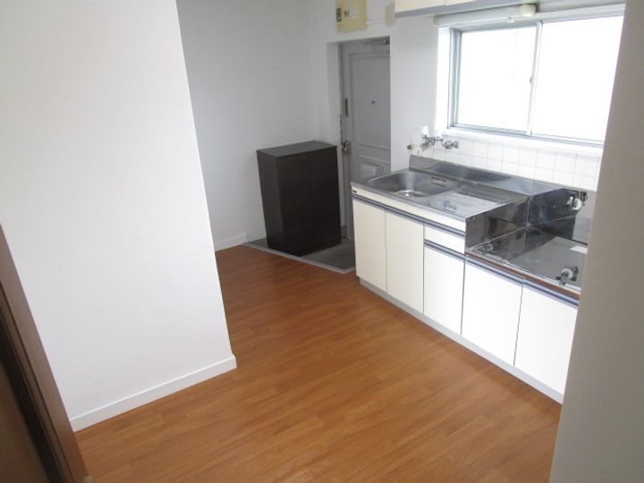 栄町ハイツの玄関