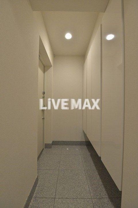 東京都港区六本木2(マンション)の賃貸物件の玄関