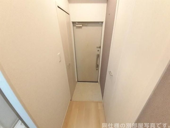 大阪府枚方市茄子作北町(アパート)の賃貸物件の玄関