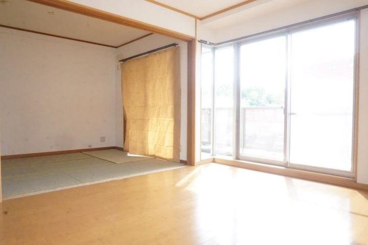 サンルーツマンションIIの内装