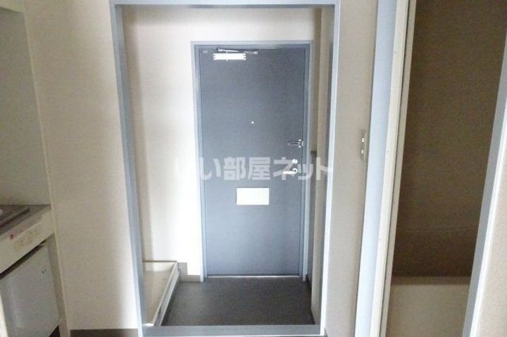 三重県名張市東町(マンション)の賃貸物件の玄関