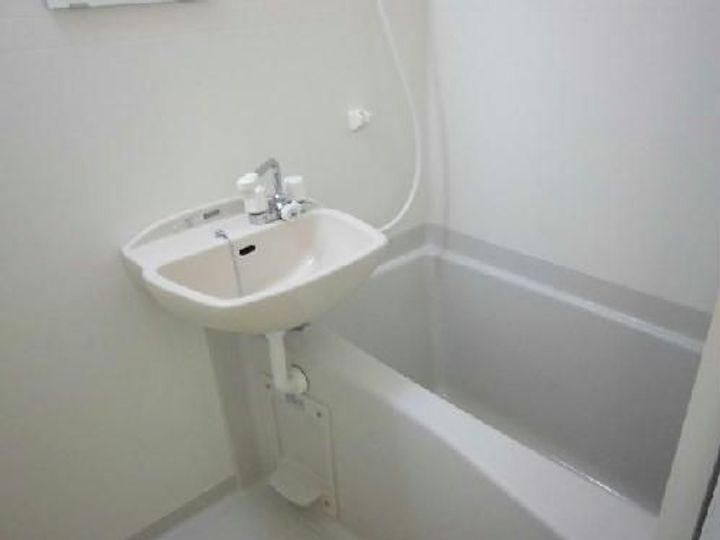 レオパレス中今泉の風呂