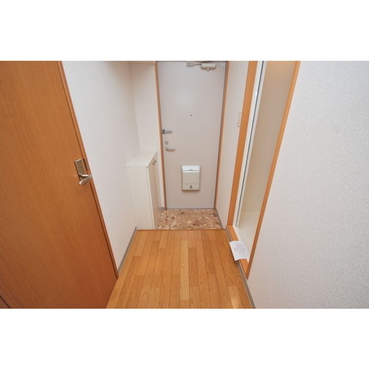 日進南口駅前プラザの玄関