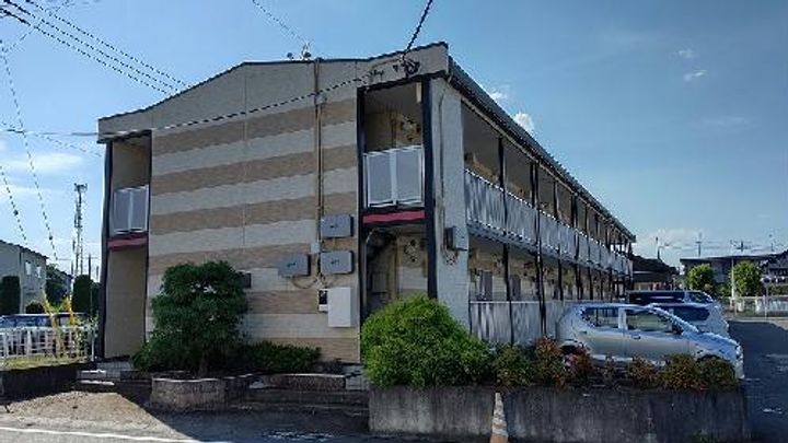 レオパレスチロルαの外観