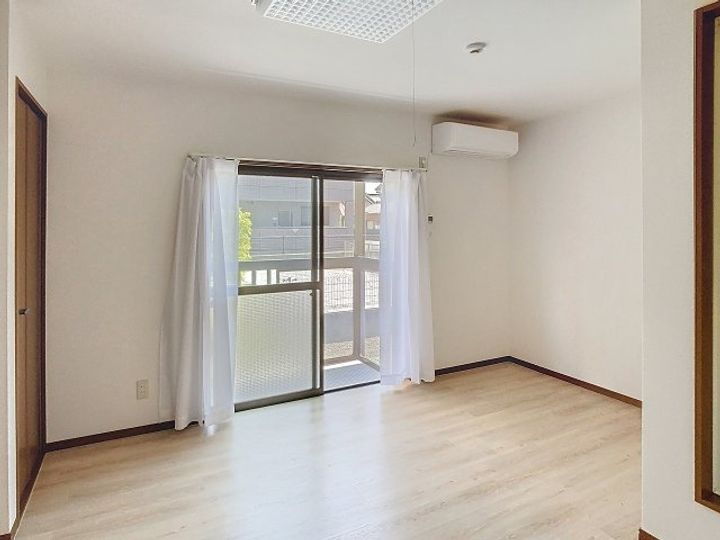 昌世マンションIIの居間