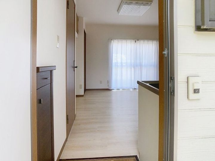 昌世マンションIIの玄関