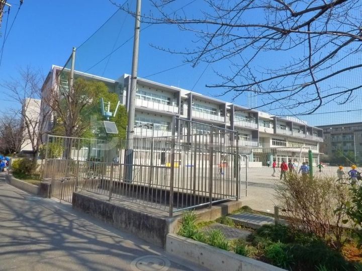 クロス西新井の周辺