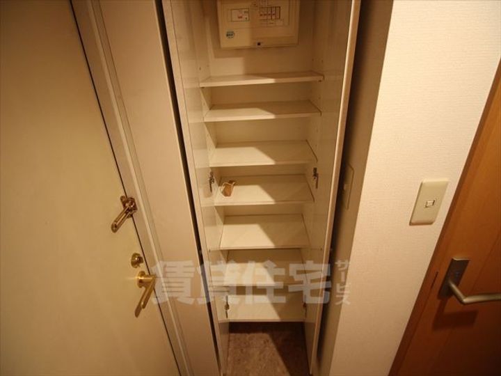 大阪府高槻市城北町2(マンション)の賃貸物件の玄関