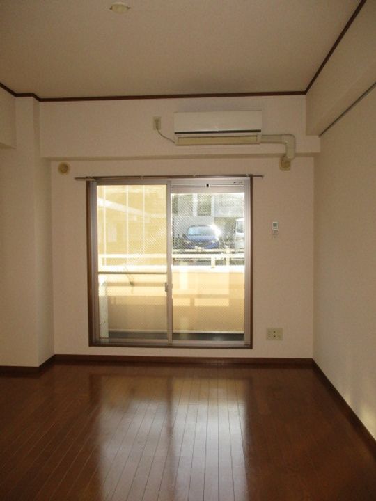 ローズガーデンK132の居間