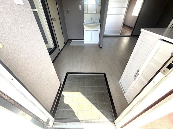 スウィングの玄関