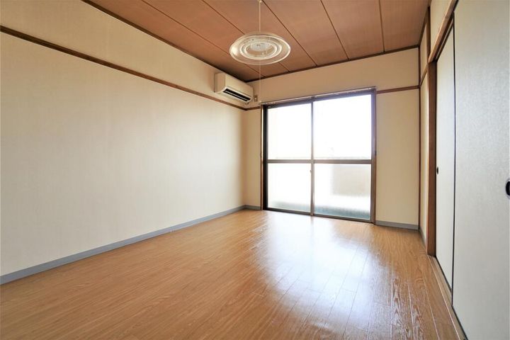 堀米ハイツの居間