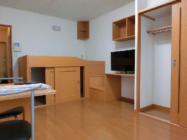 レオパレス櫻花の居間