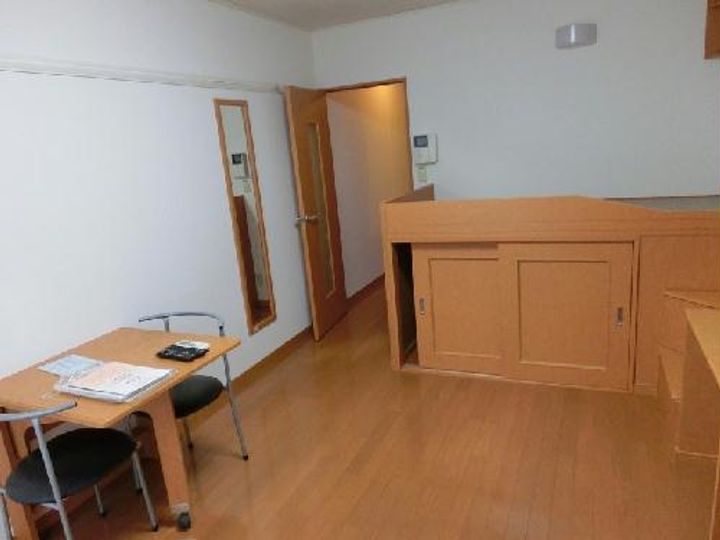 レオパレス櫻花の居間