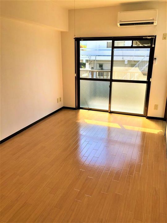 ルフェール室園の居間