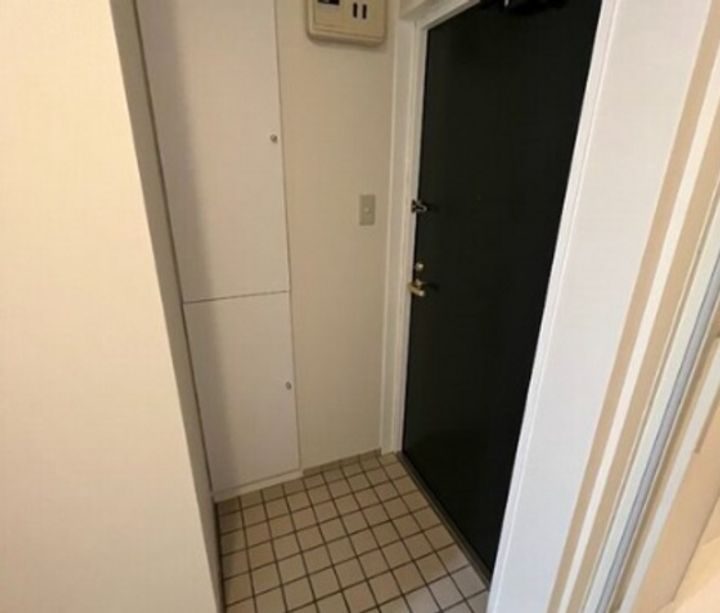 プティ・ハイム本町の玄関
