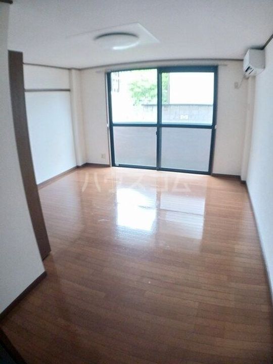 イーストマニの居間