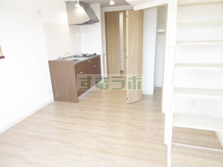 ビューテラス八乙女の居間