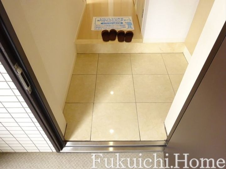 東京都渋谷区初台1(マンション)の賃貸物件の玄関