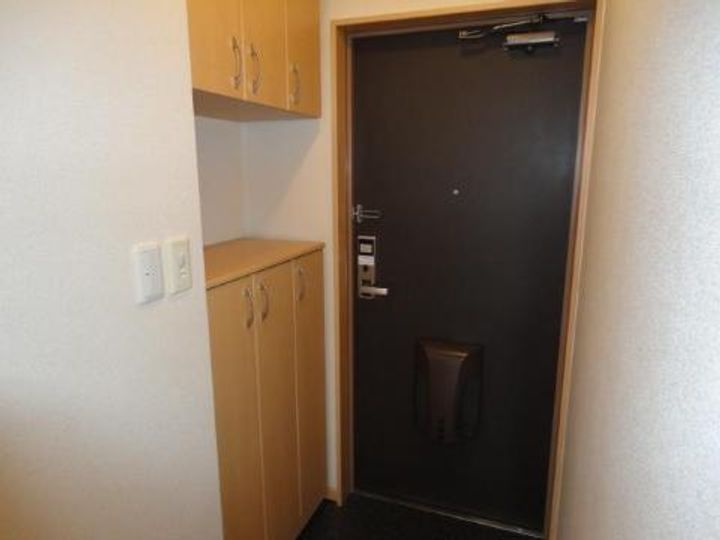 エクセラン春日の玄関