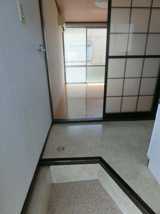 メゾン学園の玄関