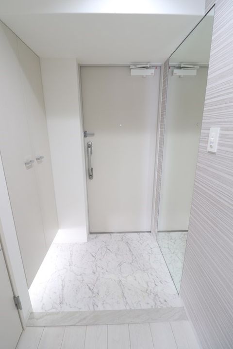 セイワパレス京町堀の玄関