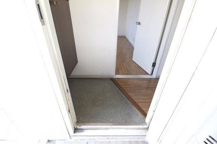 グランジュール津島 Aの玄関