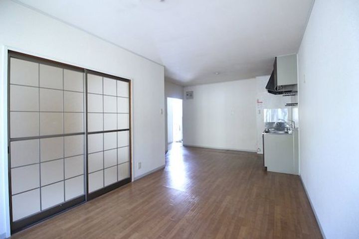 グランジュール津島 Aの居間