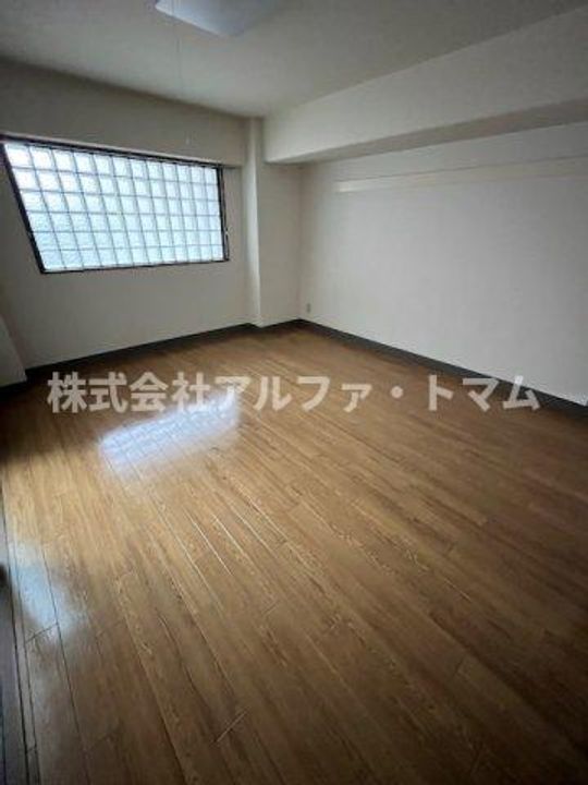 フローレス昭和町の居間