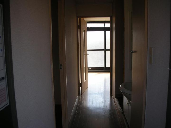 レオパレスハピネスの玄関