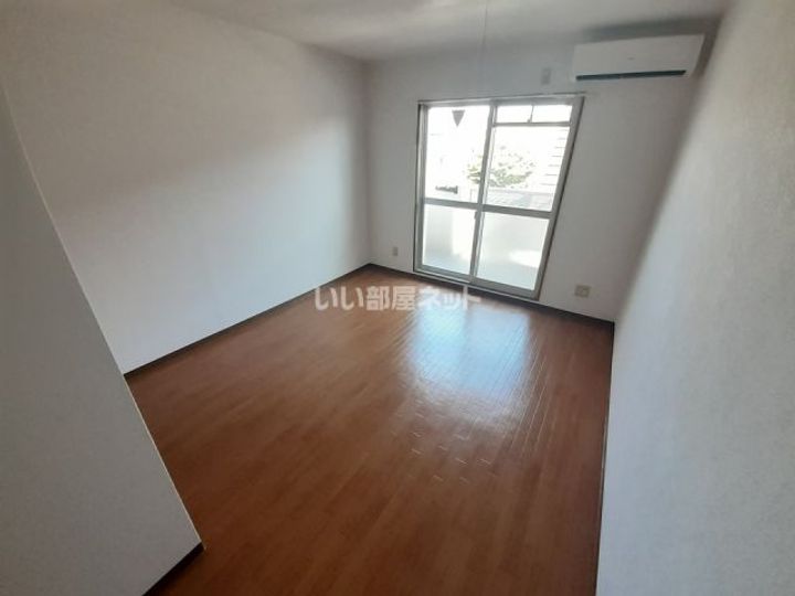 アステール鴻之台の居間