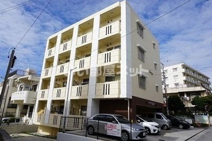 マンション嘉利吉 IIの外観