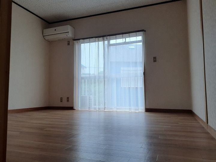 高野ビルの居間